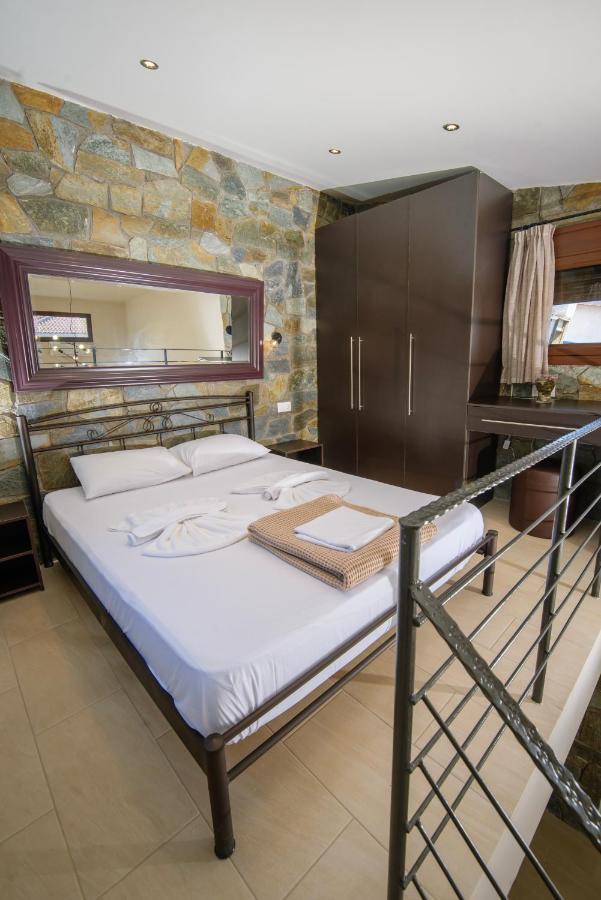 Stone Suites Pefkochori Exterior photo